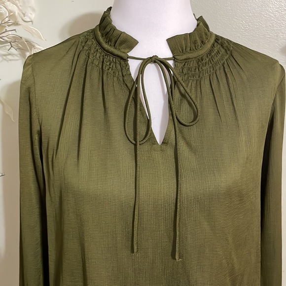 ANN TAYLOR GREEN BLOUSE - Picture 2 of 4